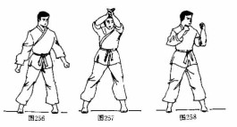 空手道教学（4招简单实用的空手道实战技法）